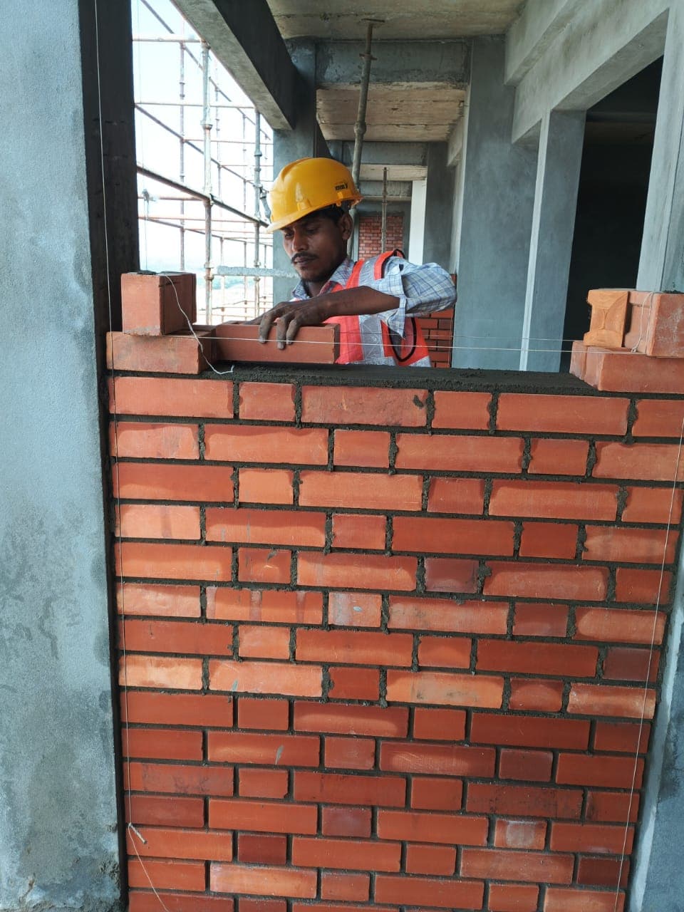 Master Mason Leveling Balcony Parapet Wall