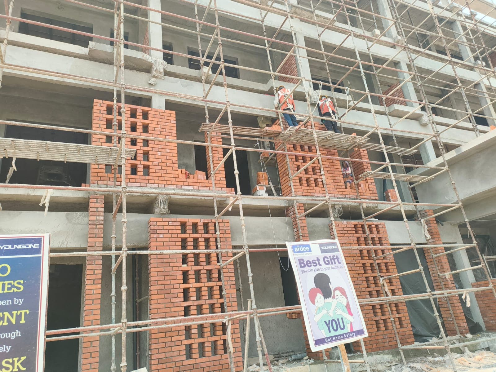Vertical Progression of Perforated Jali Columns